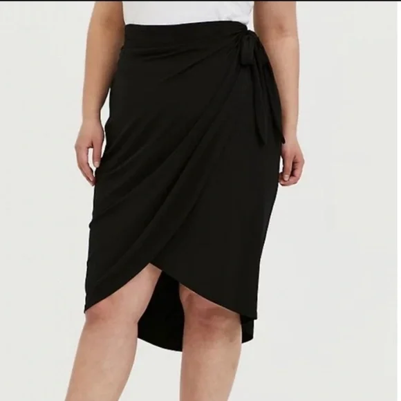 Torrid Crossover Side Tie Skirt Black Size 0X Or US 12 - Picture 2 of 6